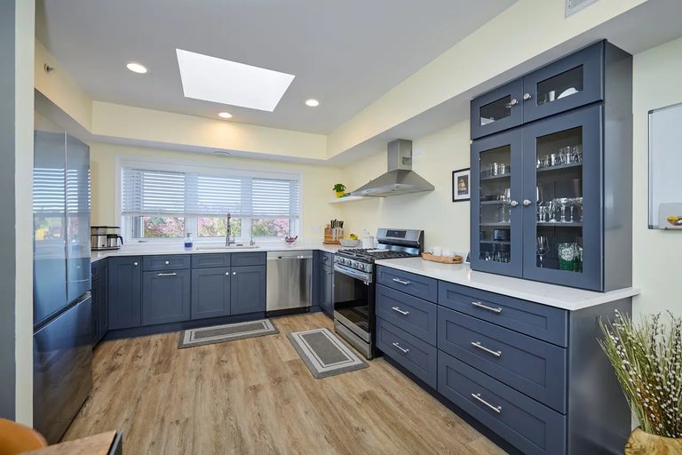 Navy shaker kitchen in Mount Prospect, IL