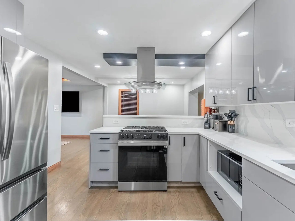 Modern High Gloss Gray Cabinets Free Up Space in Tinley Park, IL