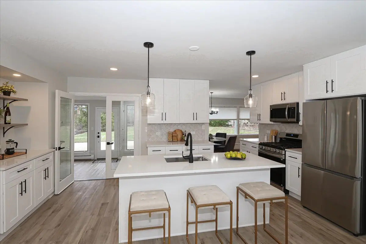 Shaker White Kitchen in Park Ridge, IL