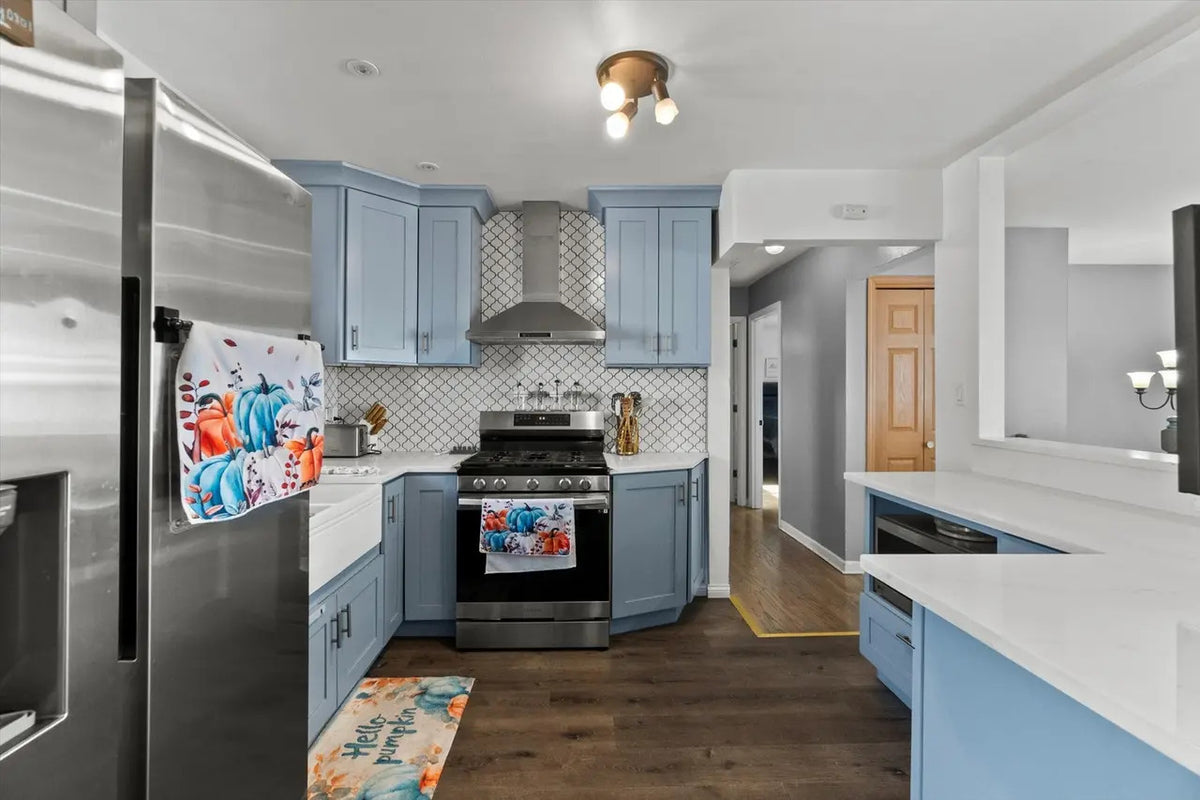 Gray Shaker Kitchen in Burbank, IL