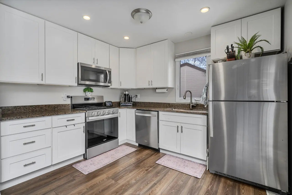 White Shaker Kitchen in Bolingbrook, IL