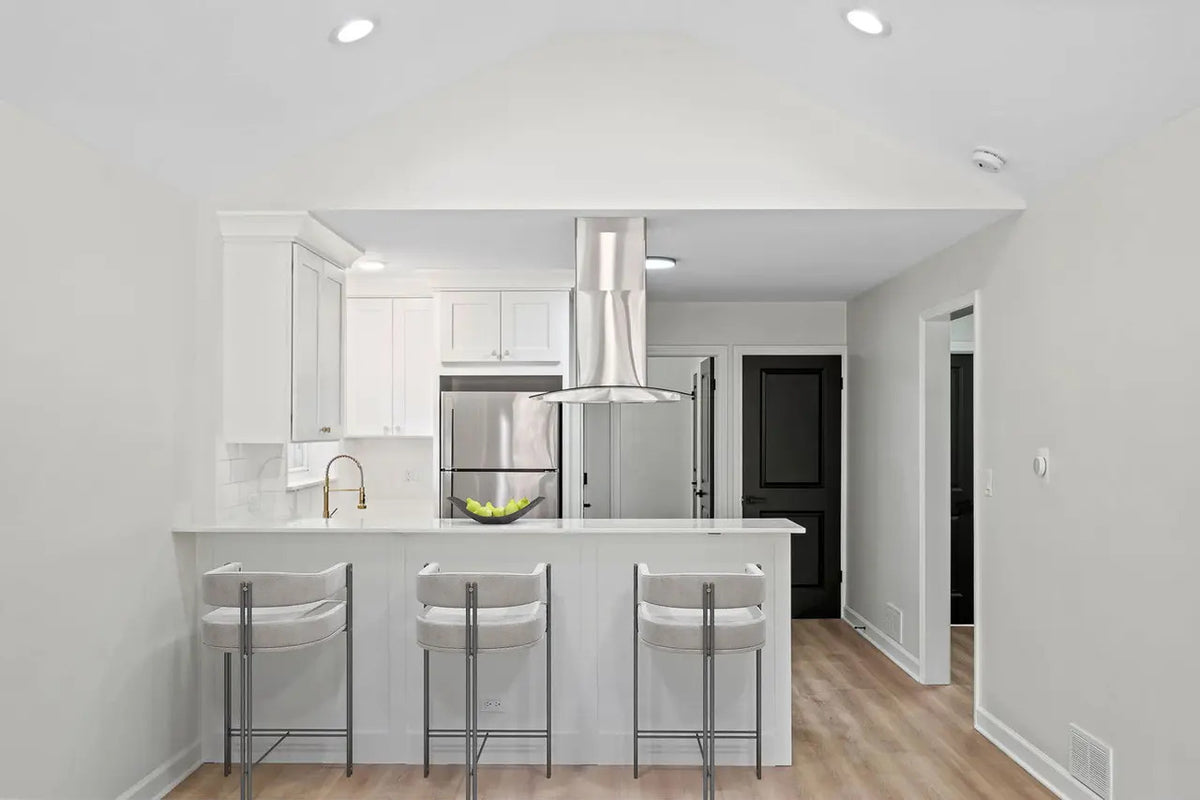 White Shaker Kitchen in Berwyn, IL