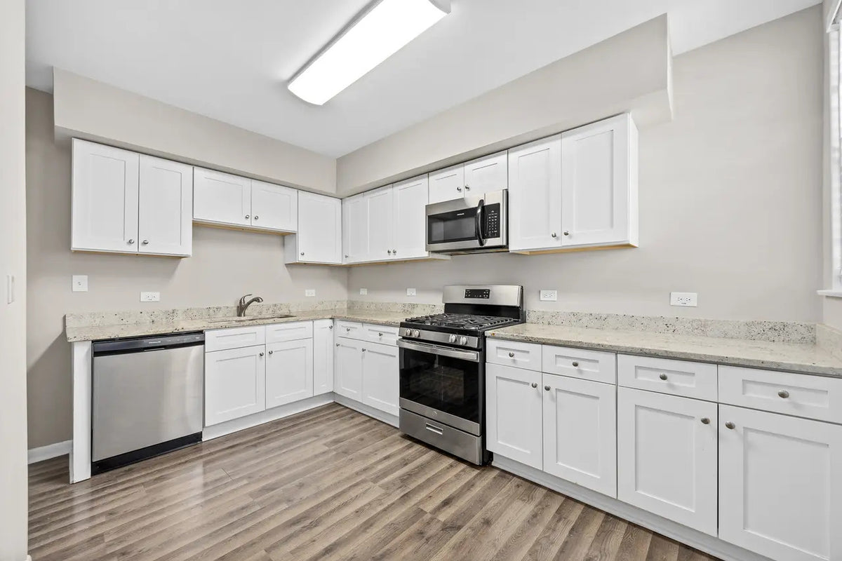 White Shaker Kitchen in Berwyn, IL