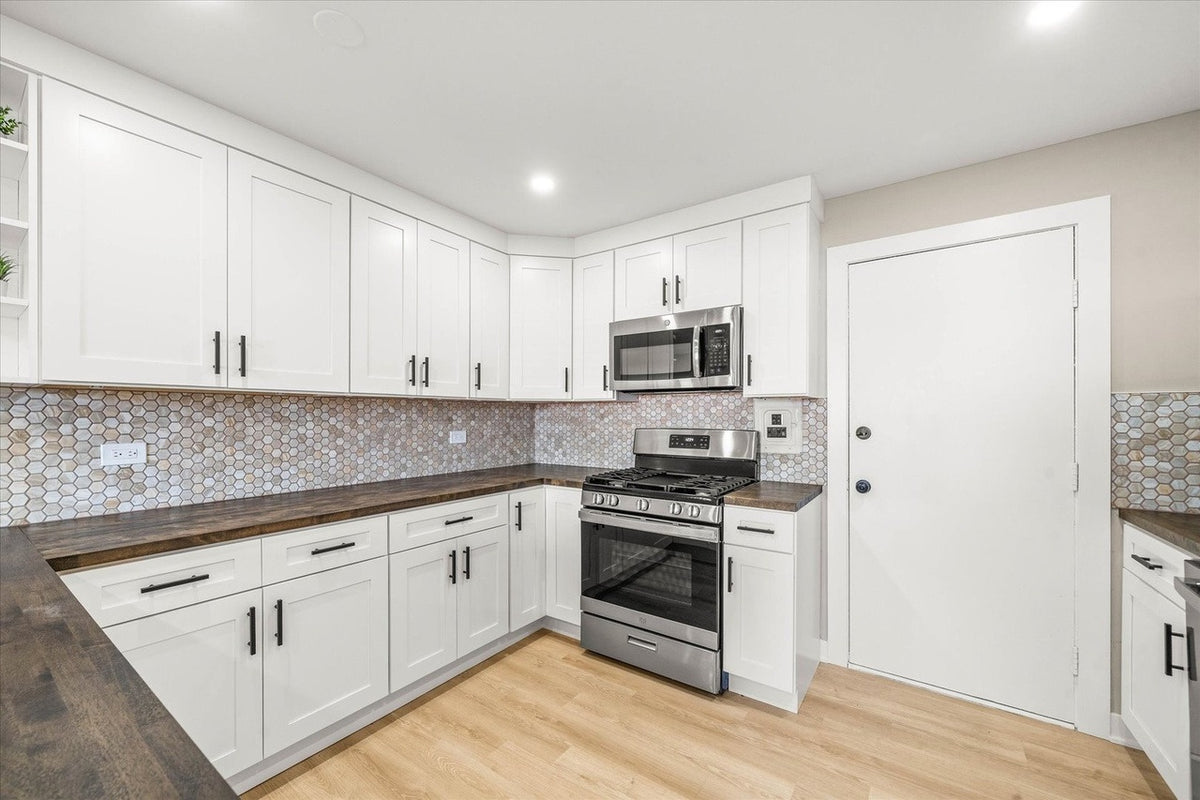 White Shaker Kitchen in Lombard, IL